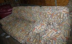 lot 322 image: Couch that matches the previous item, with pillows and arm covers also