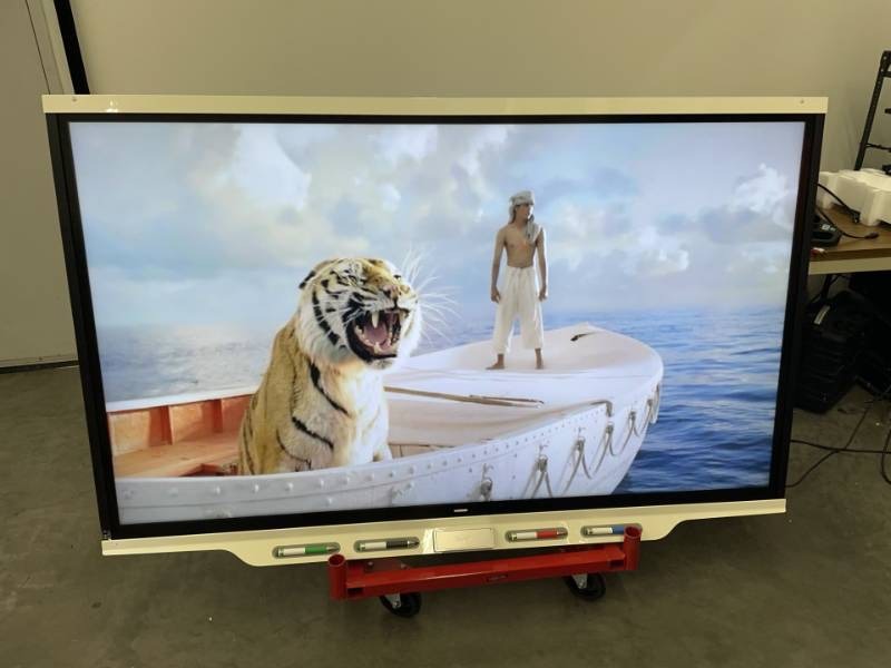 lot 3 image: SMART Board 7075 SBID-7075 Interactive 4K Widescreen Touchscreen 75 Ultra-High Definition UHD LED Display  Monitor & Interactive Accessories