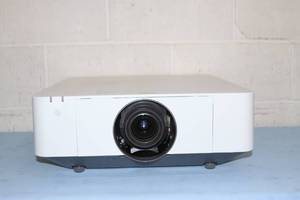 lot 4 image: Sony VPL-FHZ57 WUXGA Widescreen Laser Light Source 4100-Lumen Projection System  Projector & Remote Control