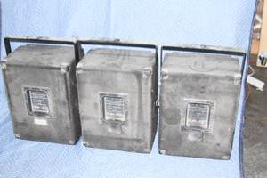 lot 63 image: Lot of 3 - Peavey 112PS Compact 2-Way Processor Capable Sound Reinforcement Loudspeakers  Speakers & Mounting Brackets