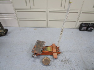 lot 10 image: Floor Jack wTransmission Jack Mount