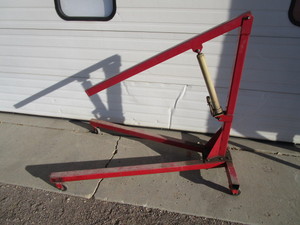 lot 17 image: Engine Hoist