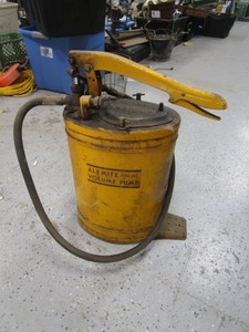 lot 19 image: Oil Pump