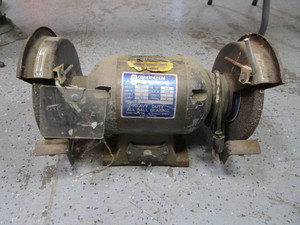 lot 23 image: Bench Grinder