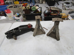 lot 37 image: Jack & Jack Stands