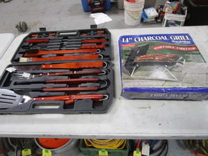 lot 44 image: Grill & Grilling Utensil Set