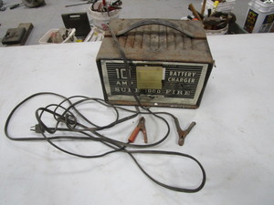 lot 50 image: Battery Charger