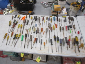 lot 75 image: Screwdrivers