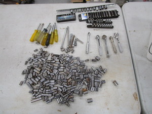 lot 89 image: 14 Drive Sockets, Ratchets, Extensions, Drivers