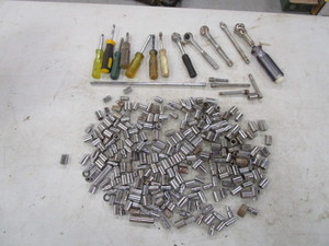 lot 90 image: 14 Drive Sockets, Ratchets, Extensions, Drivers