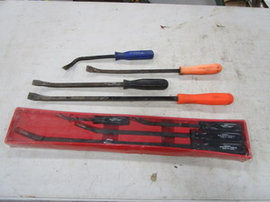 lot 104 image: Pry Bars