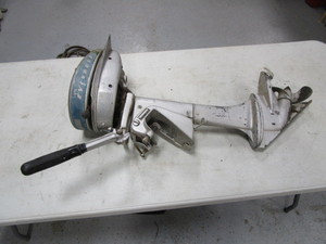 lot 141 image: Vintage Evinrude Sportsman Outboard Motor
