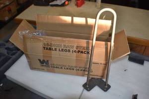 lot 3 image: Table Legs