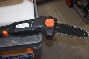 lot 13 image: Pole Saw