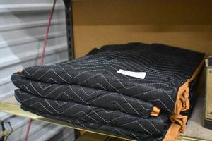 lot 15 image: Moving Blankets