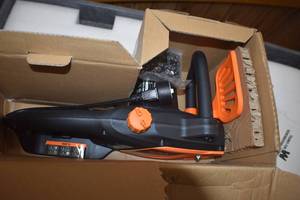 lot 20 image: Electric Chainsaw