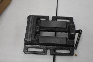 lot 22 image: Drill Press Vise