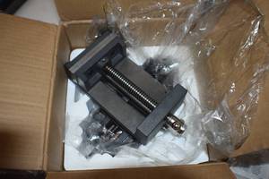 lot 28 image: Cross Vise