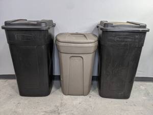 3 Rubbermaid Wheeled Trash Cans with Lids S
