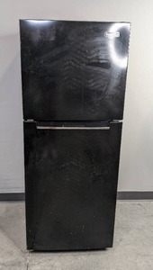 Magic Chef 10.1 Cu. Ft. Top Freezer Refrigerator in Black S