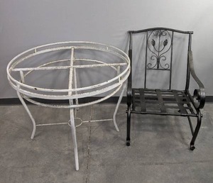 Outdoor (No Glass) Round Table and Metal Chair S