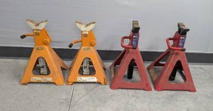 Two Pairs of 6 Ton Jack Stands Z