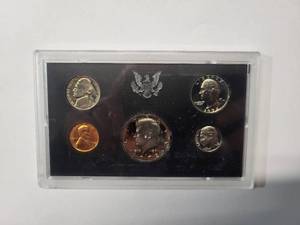 lot 37 image: 1972 US Mint Proof Set  5 coins  Uncirculated