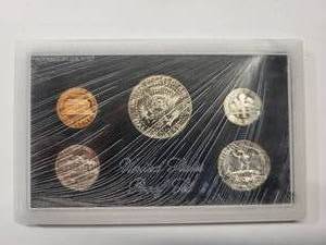 lot 41 image: 1971 US Mint Proof Set 5 coins -- Uncirculated