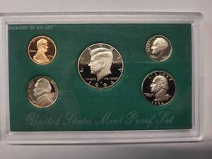 lot 46 image: 1994 US Mint  Proof Set  - 5 coins