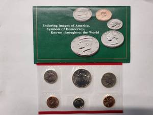 lot 71 image: US Mint Set 1993 Uncirculated - 12 Coins - P and D Mint
