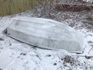 lot 5 image: Fiberglass boat