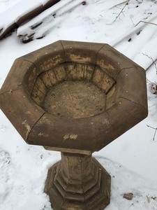 lot 21 image: Vintage planter
