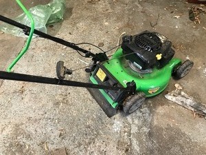 lot 84 image: Lawn Boy lawn mower