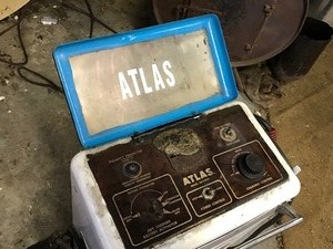 lot 76 image: lg Battery charger