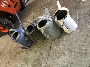 lot 88 image: Vintage oil cans
