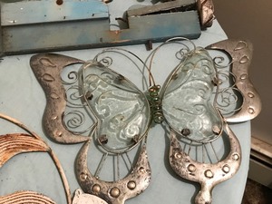 lot 176 image: Whirlygigs, springers, metal horse crossing sign, lg butterfly and sun lawn ornaments