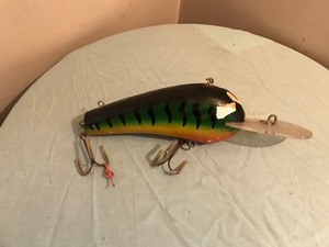 lot 132 image: Large decor fishing lure
