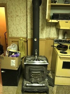 lot 158 image: Victorian Era Cast Iron Parlor Stove