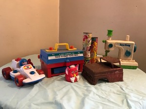 lot 122 image: Vintage toys