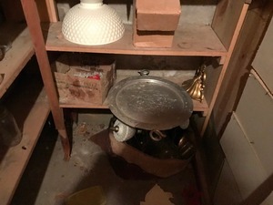 lot 160 image: contents of shelf in basement