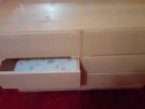 lot 98 image: vintage solid wood 6 drawer blonde dresser with mirror