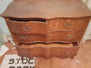 lot 185 image: Antique solid wood 4 drawer dresser
