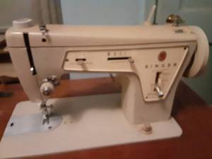 lot 188 image: vintage Singer sewing machine in cabinet with manual