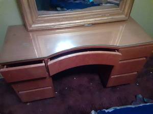 lot 194 image: Vintage vanity with mirror