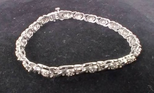lot 454 image: NEW Sterling Silver 14 ct tw Diamond X-Link Tennis Bracelet