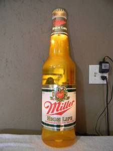 lot 17 image: VINTAGE MILLER HIGH LIFE LARGE BOTTLE BAR LIGHT - WORKS - NICE - FANTASTIC PIECE - GREAT CHRISTMAS GIFT - APPROX 8 By 30 - SEE PICTURES