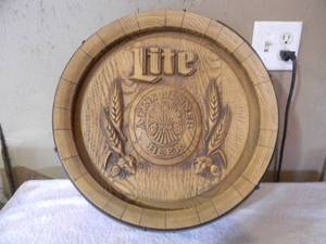 lot 18 image: VINTAGE MILLER LITE BEER BARREL BAR SIGN - NICE - COOL OLD SCHOOL PIECE - GREAT CHRISTMAS GIFT - APPROX 18- SEE PICTURES