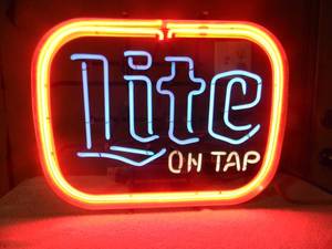 lot 29 image: VINTAGE LITE BEER ON TAP NEON LIGHT - WORKS - NICE - GREAT OLD SCHOOL PIECE - GREAT CHRISTMAS GIFT - APPROX 18 By 15 - SEE PICTURES