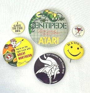 lot 23 image: Vintage Pinback Button Lot - Minnesota Vikings, Minnesota Twins, Atari, Great Northern Railway)