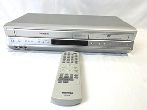 lot 39 image: Toshiba DVDVCR Combo Player (Model SD-V392SU2) with Remote